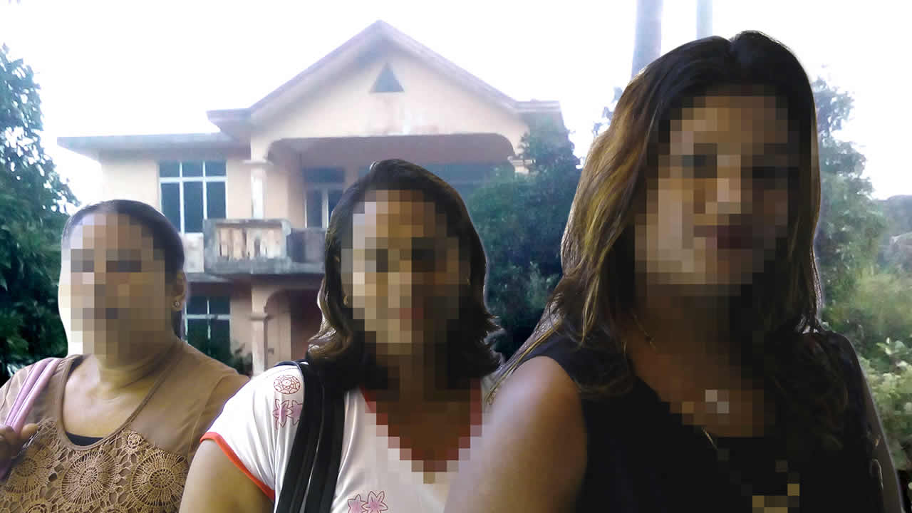 Breenda, Varuna et Roshni. Elles voudraient quitter Mare Chicose au plus vite. Mare-Chicose