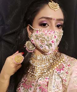 Vilasha Pabaroo confectionne des masques surtout pour les mariages.