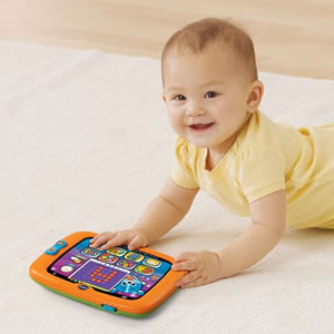 La super-tablette, chez Play It, qui contient douze activités pour les tout-petits. 