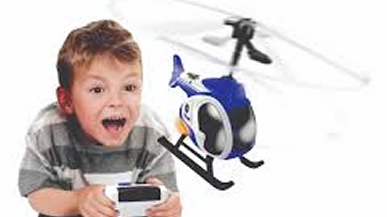 Les petits se laisseront séduire par les drones Silverlit « My first Helicopter ». 