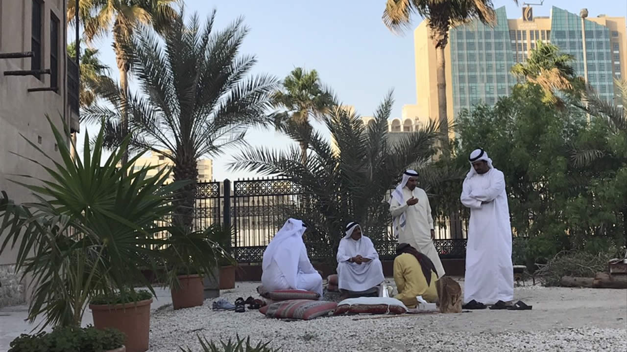 Pour découvrir l’histoire de Dubaï, une visite au fort d’Al Fahidi s’impose.