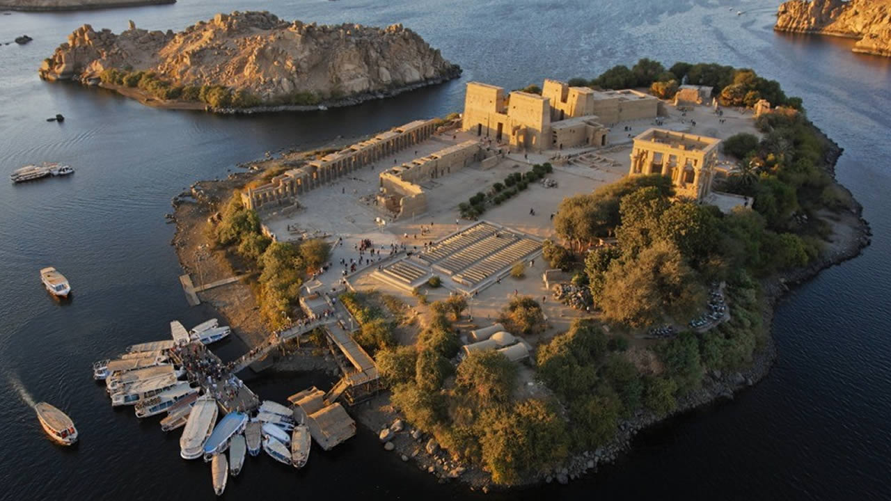 Sur l’île Agilkia, vous aurez l’occasion d’explorer le temple de Philae, dédié à la déesse magicienne, Isis.