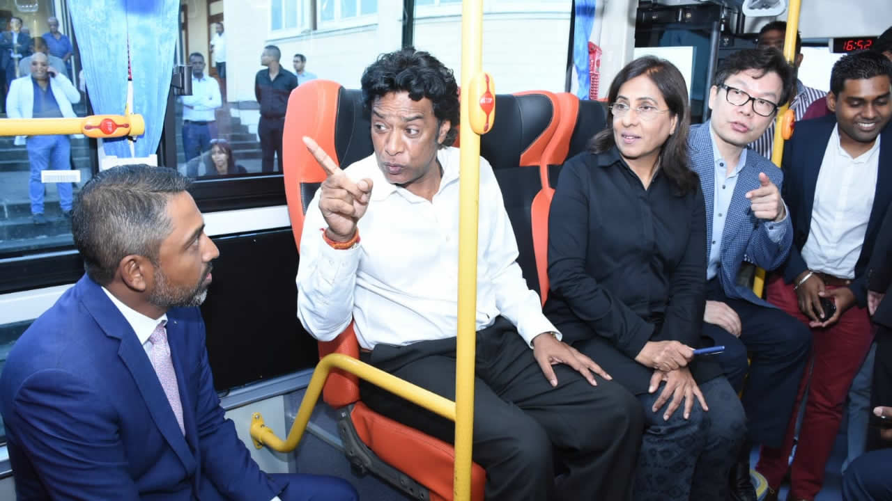 Une centaine de Feeder Buses seront nécessaires pour transporter les passagers jusqu’aux arrêts de métro, selon le ministre du Transport Nando Bodha.