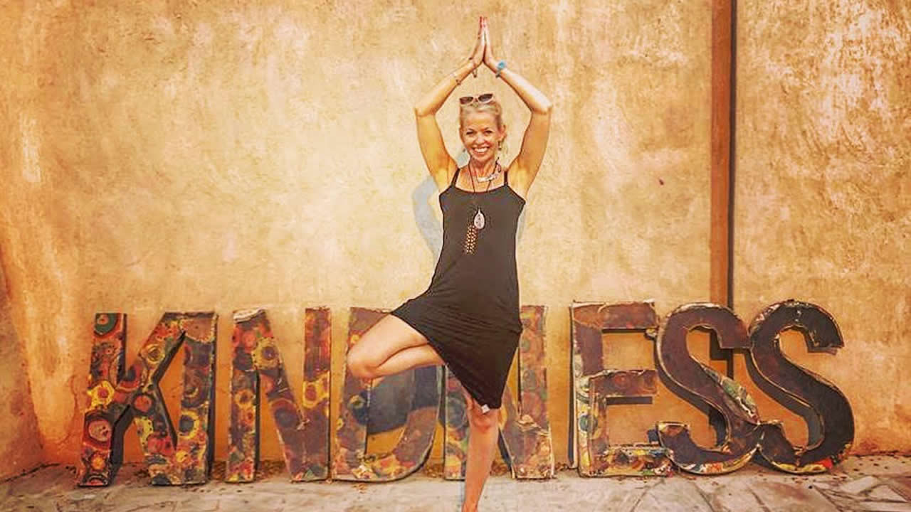 Karen-Marie Axworthy pratique le Hatha Yoga et crée des mandalas.