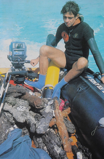 L’archéologue français Jean-Yves Blot a plongé sur l’épave en 1979 et ramené tous ces objets.