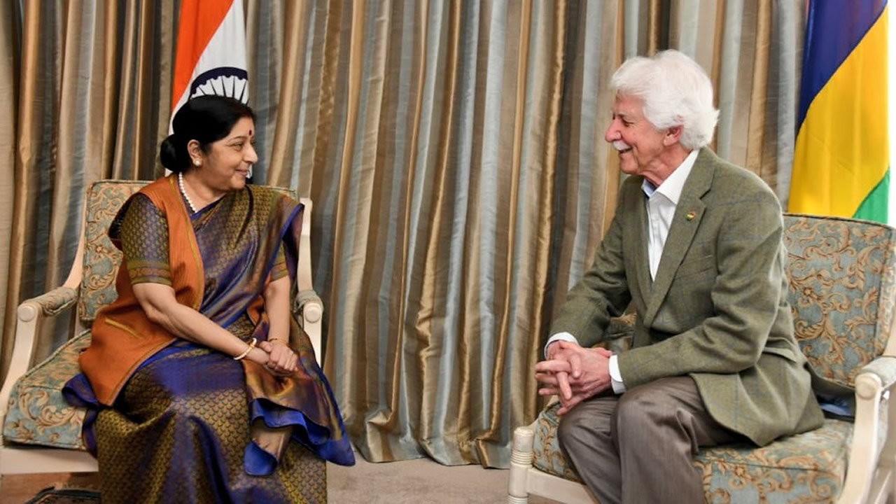 Sushma Swaraj et Paul Bérenger.