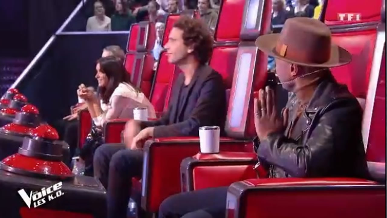Mika repêche la Mauricienne sous le regard de Soprano.