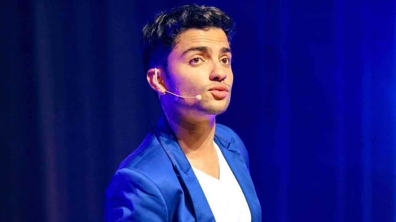 Vincent Duvergé est très connu pour son humour. Il a présenté son premier « one-man-show » en juin 2018.